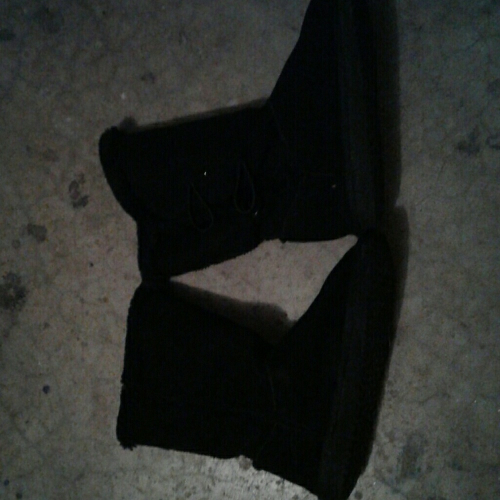 Young girls furry boots